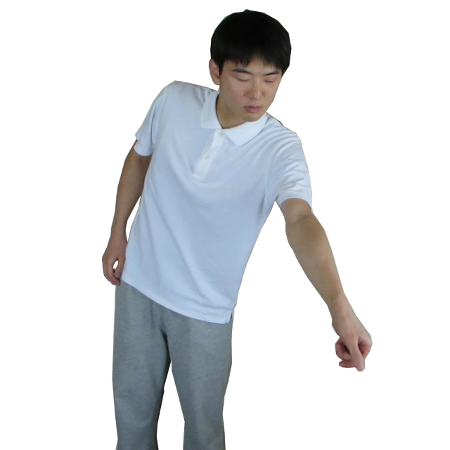 腰の高さにある何かを左手でひねっている。